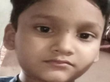 उफनते दूध में फूंक मारना मासूम को पड़ा भारी, उपचार के दौरान मौत