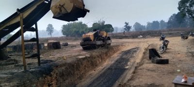 नक्सलियों ने फिर दी चुनौती, सप्ताह में तीसरी बार सड़क निर्माण कर में लगी मशीनें जलाई