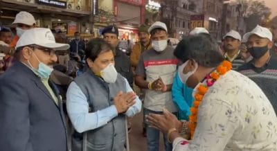 Gwalior News : सड़क पर कचरा फेंका तो निगम अमले ने बजाई राम धुन