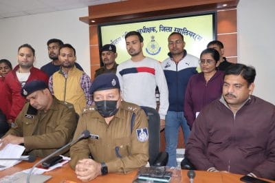 गिरोह का खुलासा, दिखाते थे नौकरी के सपने, भारी मात्रा में नकली पैन कार्ड, आधार कार्ड जब्त