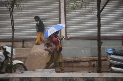 WEATHER UPDATE : मावठ की पहली बारिश से खिले किसानों के चेहरे, मौसम में ठंडक बढ़ी