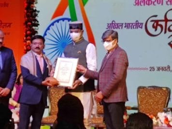 राष्ट्रीय कबीर सम्मान से सम्मानित हुए पूर्व IAS मनोज श्रीवास्तव