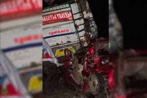 रायसेन : बारात लेकर जा रही कार को ट्रक ने मारी टक्कर बस में जा घुसी कार, 2 की मौत