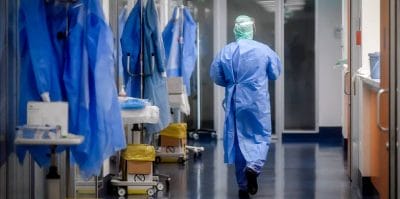 Corona update: कोरोना पेशेंट के इलाज में लगे डॉक्टरों की सेवाएं 8 घंटे से अधिक ना हो