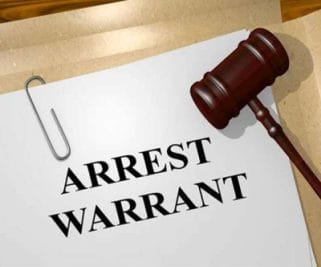 कोर्ट के आदेश को हल्के में लेना तहसीलदार के लिए पड़ा भारी, गिरफ्तारी वारंट जारी