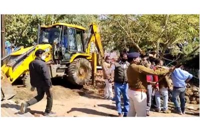 Guna News : भू माफिया के खिलाफ गुना में बड़ी कार्रवाई, 4 करोड रुपए की सरकारी जमीन कराई गई अतिक्रमण मुक्त