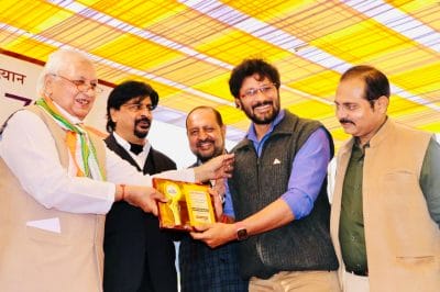 राज्यपाल ने सम्मानित किया इंदौर के जाने माने पत्रकार अभिषेक मिश्रा को