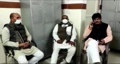 मंत्री के काफिले का वाहन पलटा, तीन लोग हुए घायल