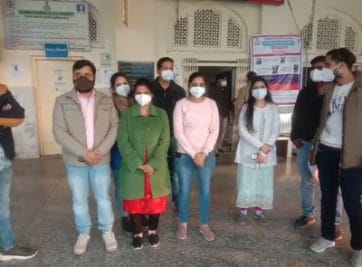 सैम्पलिंग के लिए रोका तो भड़के तहसीलदार, महिला स्वास्थ्यकर्मी को दिया धक्का, मामला दर्ज