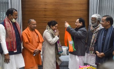 UP election: उत्तर प्रदेश चुनाव से ठीक पहले मुलायम सिंह की बहू ने थामा बीजेपी का दामन