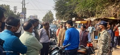 Video : नगर निगम कमिश्नर को आया गुस्सा, बोले जिसे नेतागिरी करनी है घर बैठे, एक निलंबित