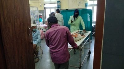 Betul News: मोबाइल की बैटरी से खेलते वक्त हुआ हादसा, बैटरी फटने से छात्र बुरी तरह घायल