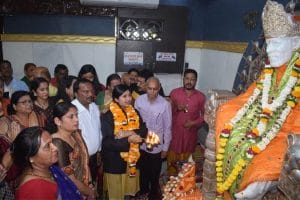 इशिता विश्वकर्मा का जन्मभूमि पर हुआ भव्य स्वागत, सांई मंदिर में की पूजा-अर्चना