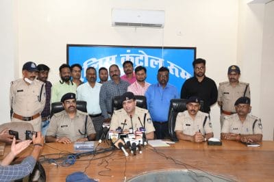 अंतरराज्यीय गिरोह के तीन सदस्य गिरफ़्तार, गोल्डन सिम देने के नाम पर करते थे धोखाधड़ी