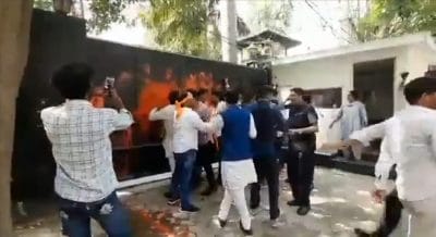 अरविंद केजरीवाल के घर पर हमला! गेट पर पोता रंग, “आप” ने बताई हत्या की साजिश