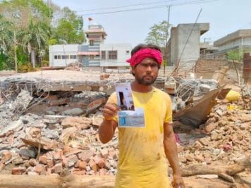 Khargone News: हिंसा के बाद पीएम आवास योजना के एक घर पर चल गया मामा का बुलडोजर