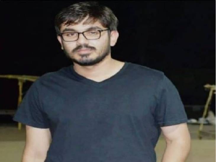 as-soon-as-the-rapist-came-out-on-bail-the-posters-of-bhaiya-is-back-were-put-up-in-the-city-the-supreme-court-reprimanded-  | रैपिस्ट ने जमानत पर बाहर आते ही शहर में "भैया इस बैक" के लगवाए पोस्टर ...