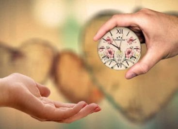 Astrology Fact : कितनी ही इमरजेंसी क्यों ना आ जाए, पर भूल से भी न ले ये 5 चीजें उधार