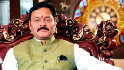 आधुनिक श्रवण कुमार है ये राजनेता, पिता के नाम को किया अमर