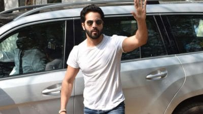 करोड़ों की नेटवर्थ के मालिक Varun Dhawan के पास जानें कितनी महंगी लग्जरी कारें और बाइक्स हैं