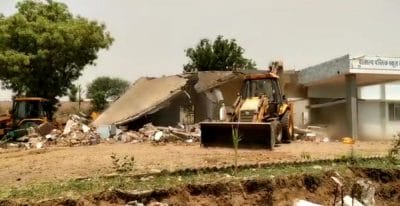 खबर का असर : गौचर भूमि पर बना स्कूल भवन जमींदोज