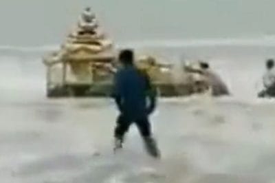 जब आंध्र के तट पर बहकर पहुंचा सोना का रथ, लोगों की लगी भीड़, वीडियो हुआ वायरल