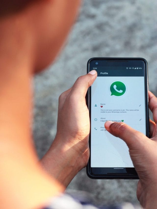 Whatsapp पर पाए ट्रेन की सारी अपडेट, जाने कैसे