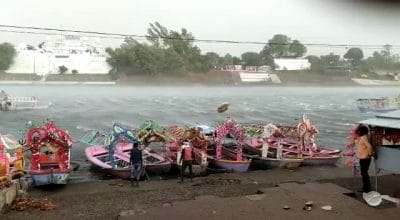 MP: तेज आंधी-पानी ने बदल दिया नर्मदा नदी का बहाव, देखें वायरल वीडियो