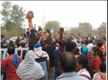 बीना : बागेश्वर धाम सरकार की कथा में प्रसाद का नारियल लेने मची भगदड़, 17 हुए घायल