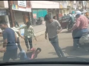 Gwalior News : सड़क पर छात्र की बेरहमी से पिटाई, वीडियो वायरल