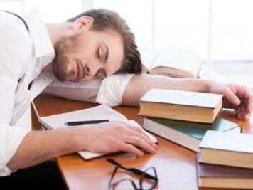 क्या आपको भी हो जाती है लंबी थकान तो इसे हल्के में ना लें, यह संकेत है इस गंभीर बीमारी का