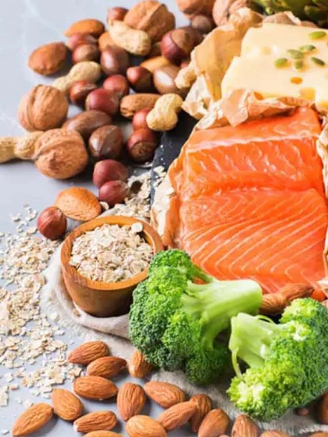 विटामिन B12 किसमें पाया जाता है ?