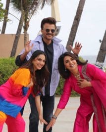 Jug Jugg Jiyo : नीतू सिंह और कियारा आडवाणी ने छुए अनिल कपूर के पैर, देखिए तस्वीरें