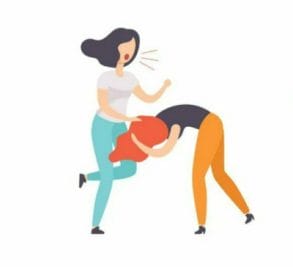 Domino’s Girl को सरेआम पीटा, लेडी गैंग ने चलाये लात, घूंसे, डंडे