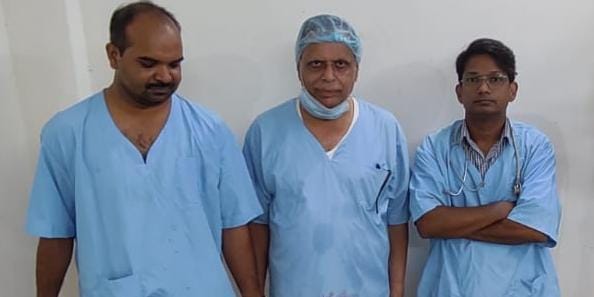 भोपाल : पालतू डॉग की अनोखी सर्जरी, ढाई घंटे के आपरेशन में पेट से निकाली 4 किलो की गठान