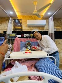 MP : जब डायलिसिस करवाते हुए वेंटिलेटर पर मासूम ने काटा अपने जन्मदिन का केक