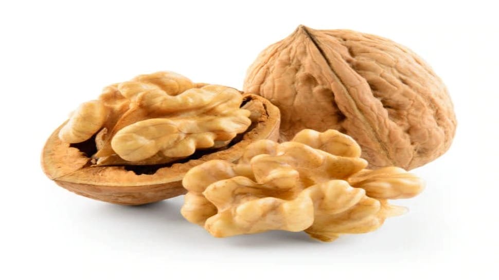 Digestion is cured by eating walnuts on an empty stomach, know its