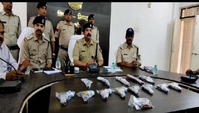 भिंड पुलिस की बड़ी कार्रवाई, आठ पिस्टल और पाँच कट्टे सहित अवैध हथियार तस्कर गिरफ्तार