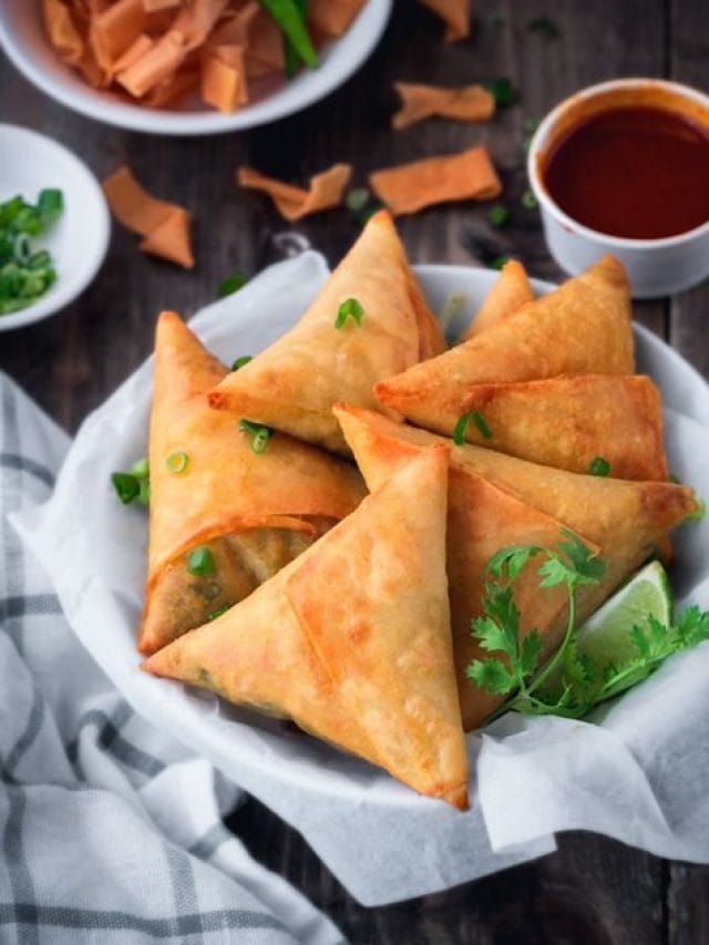 बाहुबली समोसा! आधे घंटे में खाएंगे तो 51 हजार रुपए का इनाम जीतेंगे