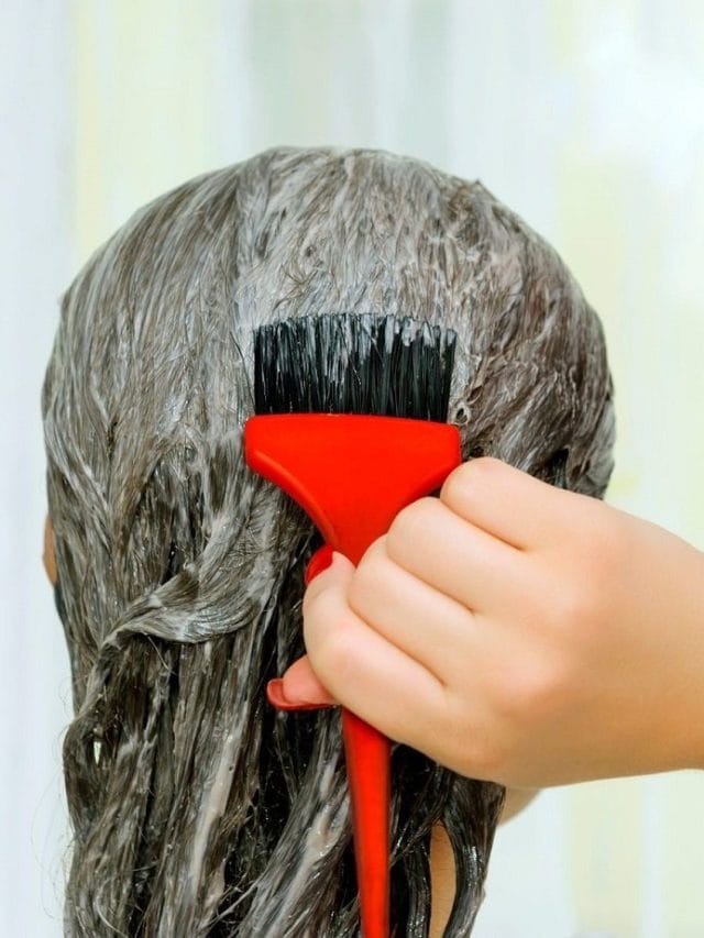 अगर बाल रंगे हैं तो इन समस्याओं से सावधान रहें।
