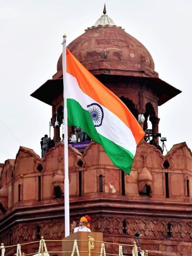 रात में भी फहराया जा सकता है तिरंगा झंडा: केंद्र सरकार ने बदला नियम