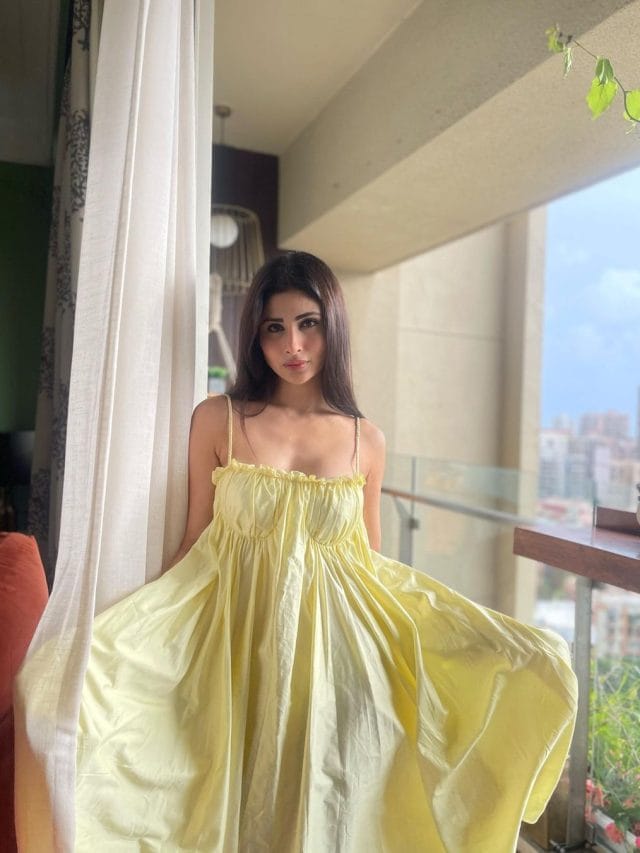 Mouni Roy की तस्वीरें देख खुश हुए फैंस, ये एक्ट्रेस बोली- GOOD NEWS