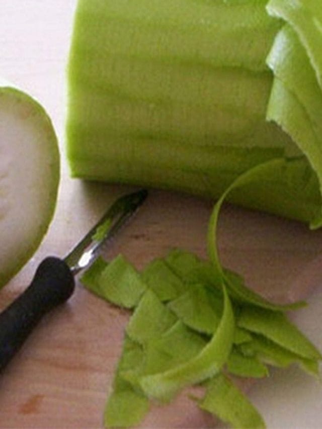 फायदेमंद लौकी के छिलकों से बनाएं ये स्वादिष्ट डिश