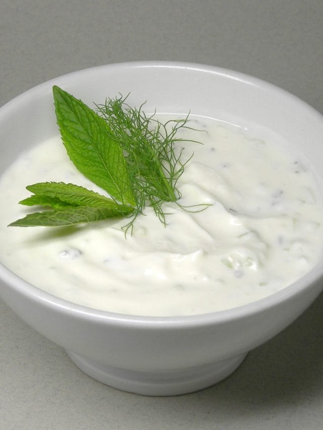 दही (Curd) के साथ भूलकर भी ना खाएं ये चीजें