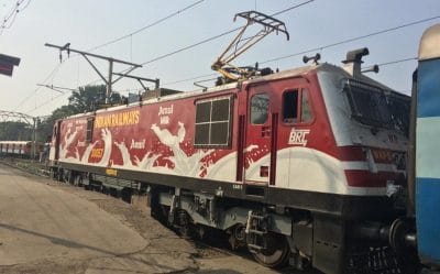 रेलवे की बड़ी तैयारी, अब इंजनों पर भी दिखेंगे विज्ञापन, WCR से शुरूआत