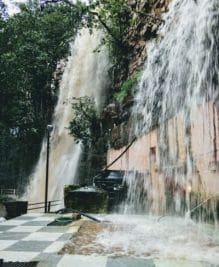 बारिश में नीमच का “प्रसिद्ध तीर्थ स्थल सुखानंद हुआ खूबसूरत झरने” में तब्दील