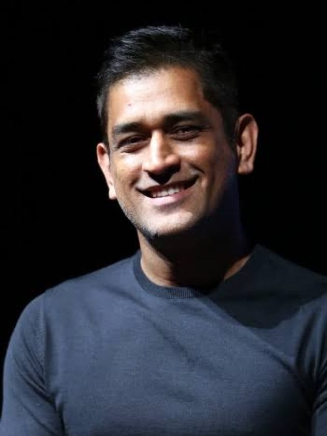 धोनी के 41वें जन्मदिन की खुमारी में डूबा भारत, देश के कोने-कोने में जश्न का अपना अंदाज