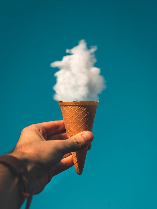 आग और धूप से भी नहीं पिघलती ये Ice Cream