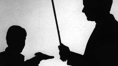 महाराष्ट्र में सामने आई शिक्षक की बेरहमी, टूटा छात्र का हाथ, केस दर्ज