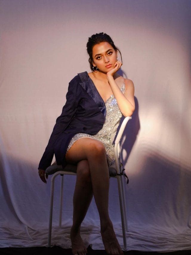 तेजस्वी प्रकाश का न्यू ग्लैमरस लुक